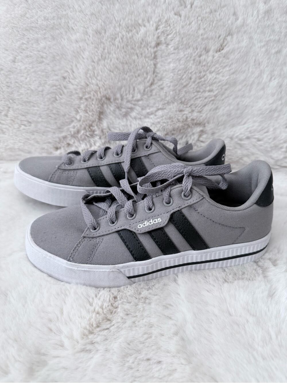 Sz 4 Kids Adidas Grey Canvas Low-Top Sneakers